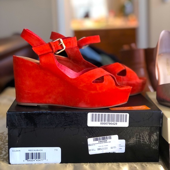 Dolce Vita
Style: Eileen Wedge Sandal - Picture 4 of 11